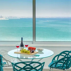 Apartment Front-row - Skyline Retreat - Pool Access, Larnaca